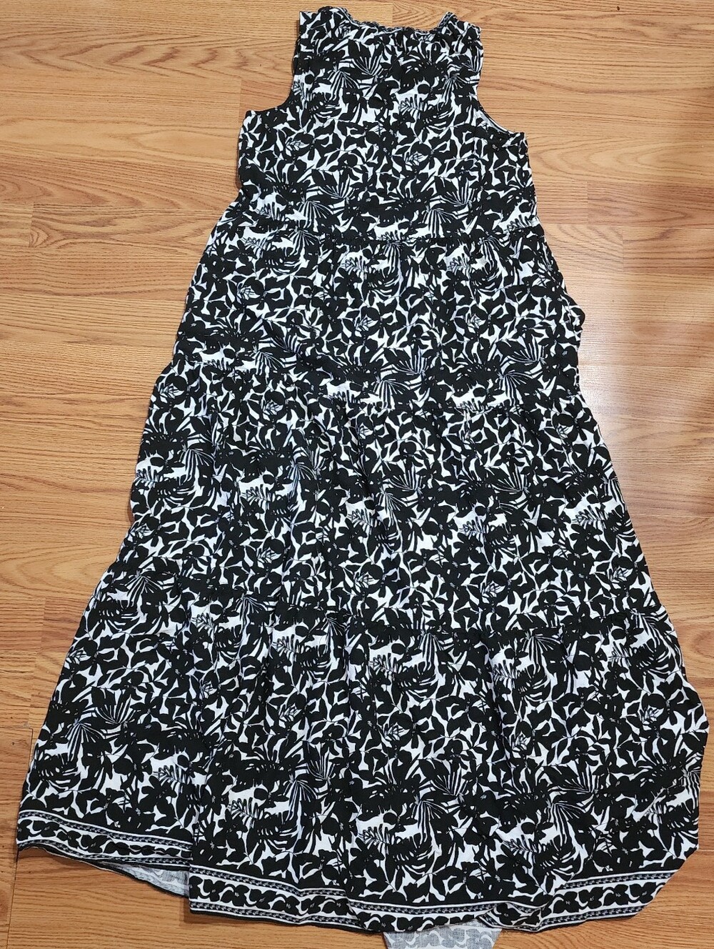 Max Studio London Tiered Maxi Dress Medium Black White Tank Lightweight Tassels - Picture 3 of 12